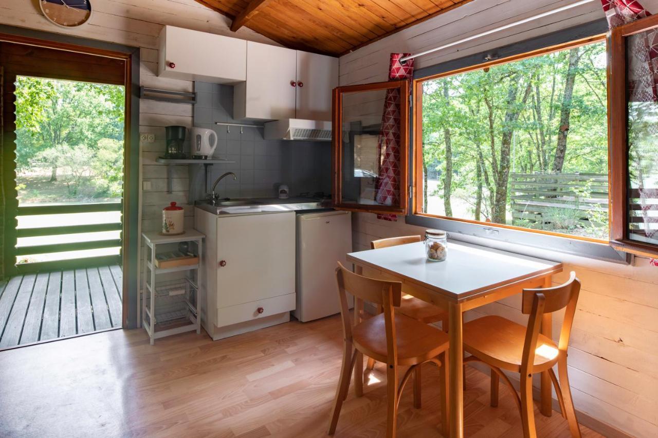 Camping Les Lacs D'Armagnac Bretagne-d'Armagnac Exteriör bild